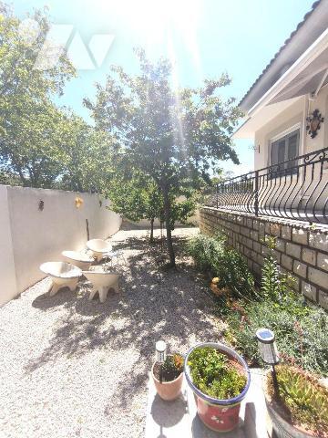 SAINT MARTIN DE CRAU à 5mn du Centre, jolie maison de plain-pied sur sous-sol en rez-de-jardin ...