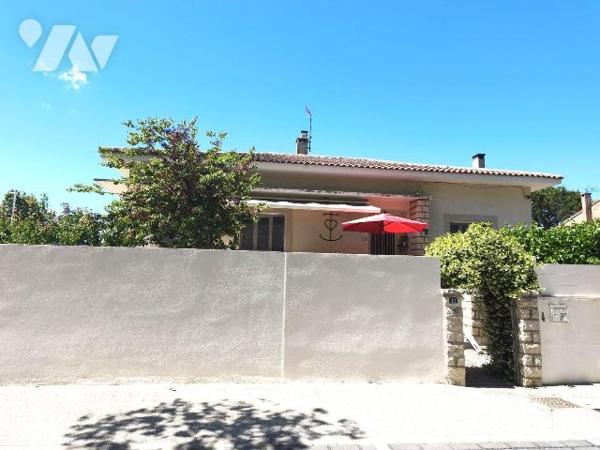 SAINT MARTIN DE CRAU à 5mn du Centre, jolie maison de plain-pied sur sous-sol en rez-de-jardin ...
