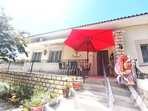 SAINT MARTIN DE CRAU à 5mn du Centre, jolie maison de plain-pied sur sous-sol en rez-de-jardin ...