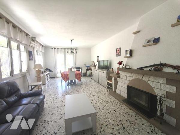 SAINT MARTIN DE CRAU à 5mn du Centre, jolie maison de plain-pied sur sous-sol en rez-de-jardin ...