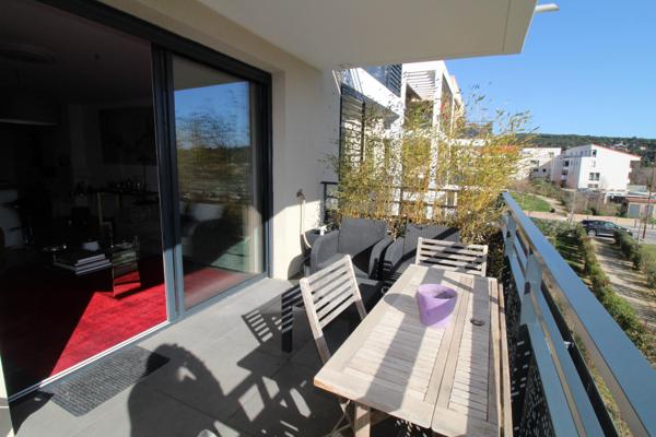 LA CIOTAT -  APPARTEMENT  RECENT - 82 M² - 3 CHAMBRES - TERRASSE - 2 BOX - 2E ETAGE/3 -
