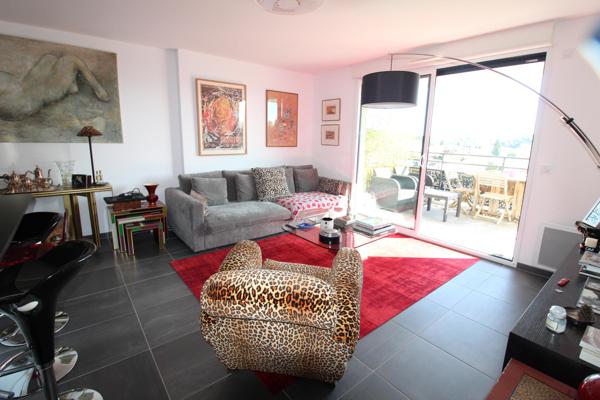 LA CIOTAT -  APPARTEMENT  RECENT - 82 M² - 3 CHAMBRES - TERRASSE - 2 BOX - 2E ETAGE/3 -
