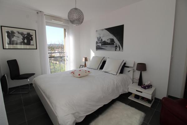 LA CIOTAT -  APPARTEMENT  RECENT - 82 M² - 3 CHAMBRES - TERRASSE - 2 BOX - 2E ETAGE/3 -