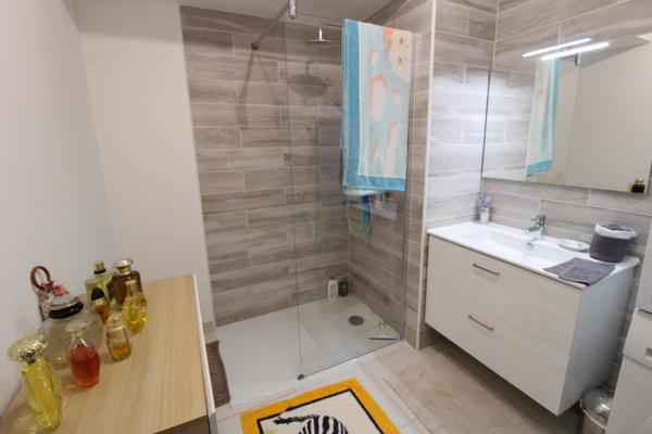 LA CIOTAT -  APPARTEMENT  RECENT - 82 M² - 3 CHAMBRES - TERRASSE - 2 BOX - 2E ETAGE/3 -