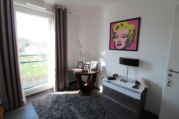 LA CIOTAT -  APPARTEMENT  RECENT - 82 M² - 3 CHAMBRES - TERRASSE - 2 BOX - 2E ETAGE/3 -