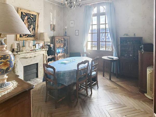 Charmante maison bourgeoise au coeur de Bagneux 137 m² habitables, à proximité immédiate des commerces, écoles.