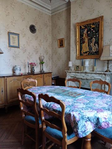 Charmante maison bourgeoise au coeur de Bagneux 137 m² habitables, à proximité immédiate des commerces, écoles.