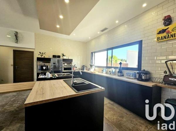 Maison 8 pièces de 336 m² à Garons (30128)