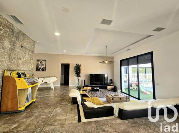 Maison 8 pièces de 336 m² à Garons (30128)