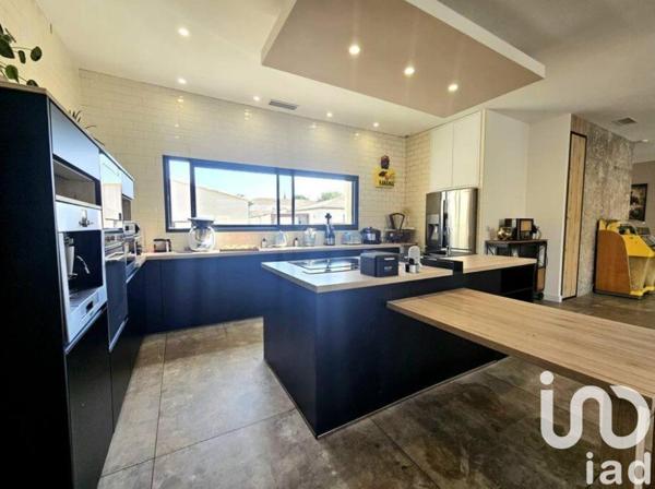 Maison 8 pièces de 336 m² à Garons (30128)