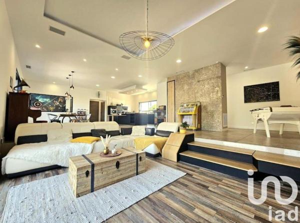 Maison 8 pièces de 336 m² à Garons (30128)