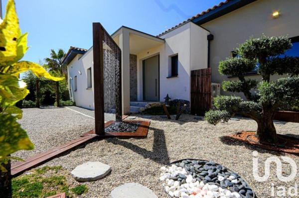 Maison 8 pièces de 336 m² à Garons (30128)