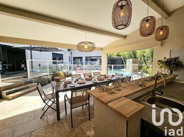 Maison 8 pièces de 336 m² à Garons (30128)