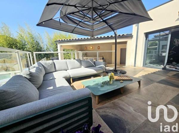 Maison 8 pièces de 336 m² à Garons (30128)