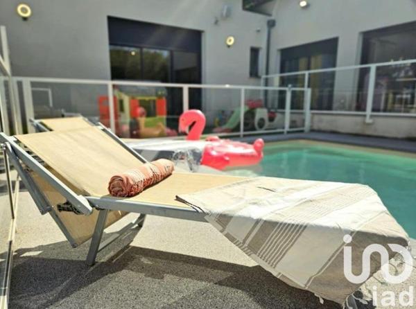 Maison 8 pièces de 336 m² à Garons (30128)