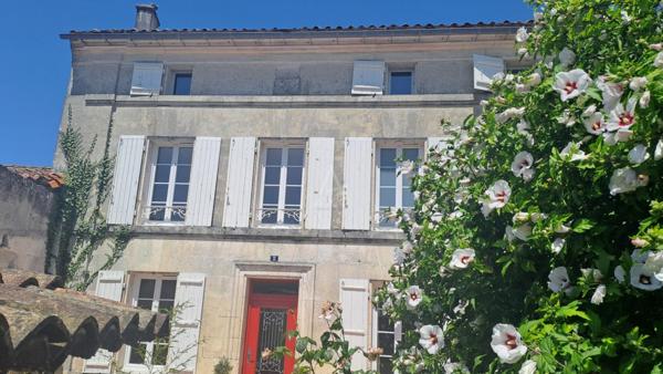 Entre Chateauneuf et Cognac charmante maison charentaise