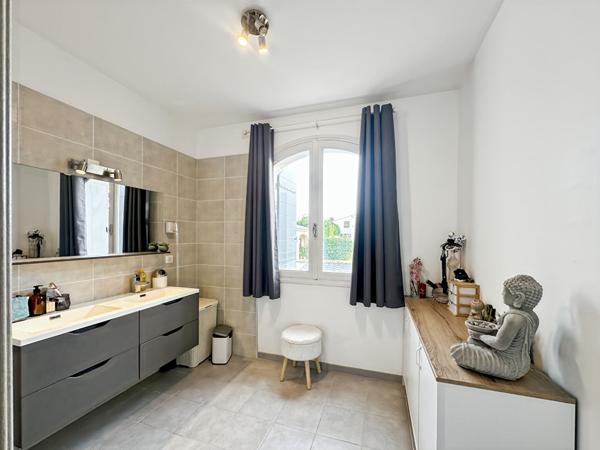 Maison d 'architecte avec piscine