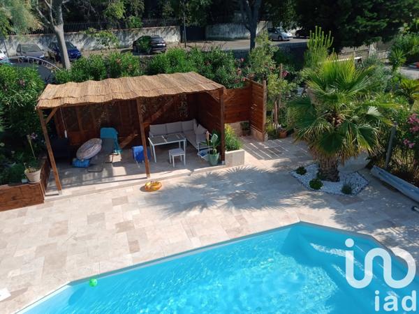 Maison 9 pièces de 219 m² à Fontvieille (13990)