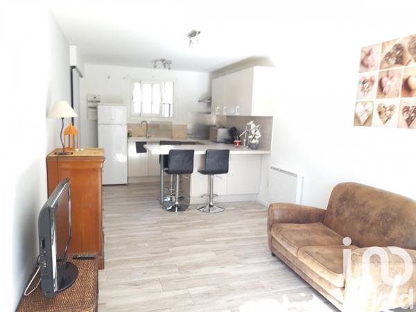 Maison 9 pièces de 219 m² à Fontvieille (13990)