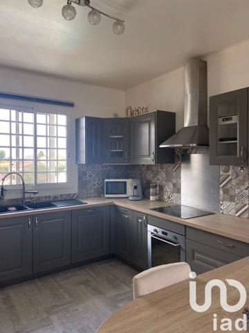 Maison 9 pièces de 219 m² à Fontvieille (13990)