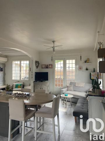 Maison 9 pièces de 219 m² à Fontvieille (13990)