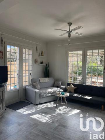 Maison 9 pièces de 219 m² à Fontvieille (13990)