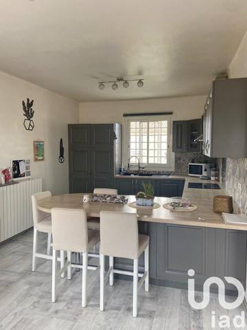 Maison 9 pièces de 219 m² à Fontvieille (13990)