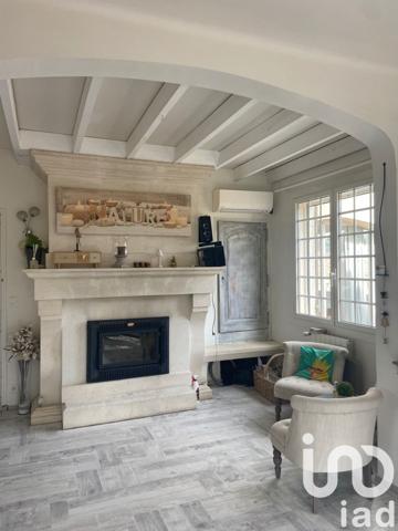 Maison 9 pièces de 219 m² à Fontvieille (13990)