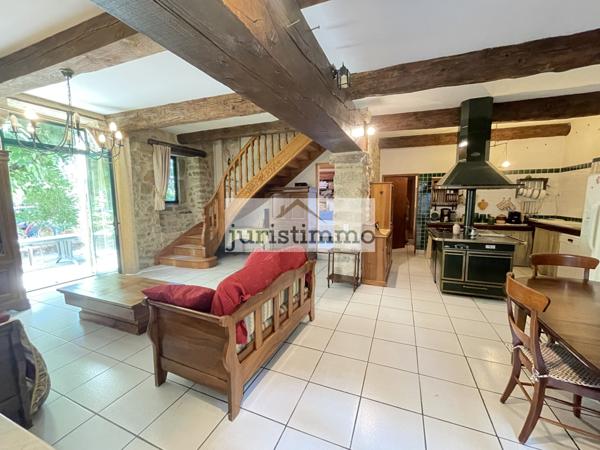 Travaillan (84850) IDEAL INVESTISSEUR : MAGNIFIQUE MAS TYPIQUE EN PIERRES DE 356 M² DIVISE EN DEUX LOGEMENTS AVEC DEPENDANCES DE