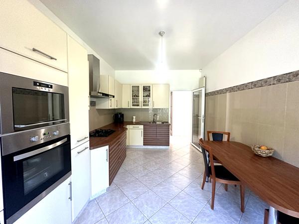 Maison Bouc Bel Air 5 pièce(s) 204 m2