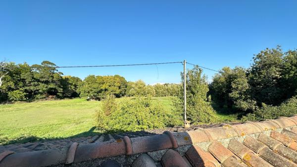 Une belle maison maçonnée familiale avec piscine
