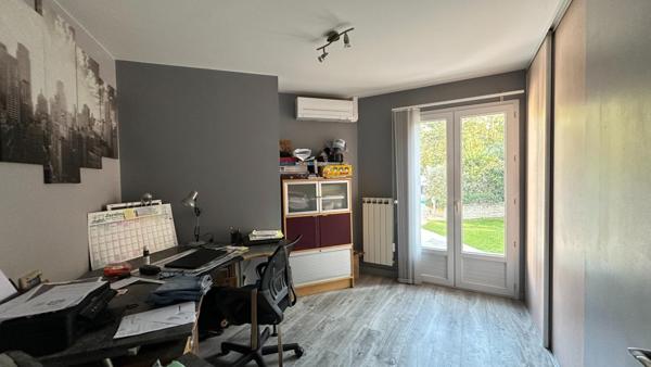 Une belle maison maçonnée familiale avec piscine