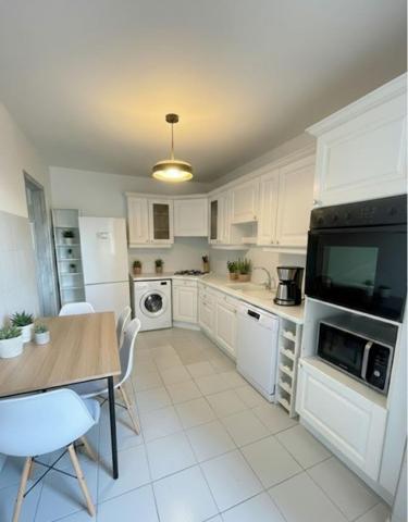 ?? Coup de cœur pour ce spacieux T3 lumineux avec loggias traversantes et beaux volumes !