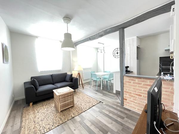 Location
                Appartement53,05 m² - 3 Pièces -
                    ORLEANS (45000)