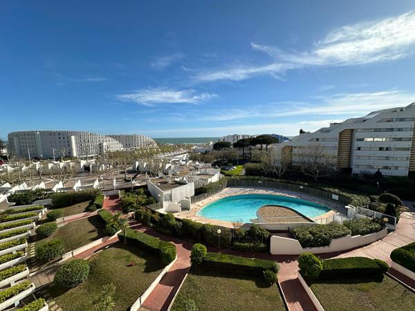 3 PIECES DANS RESIDENCE AVEC PISCINE