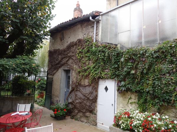 Grande maison de ville avec potentiel pour une chambre d'hôtes