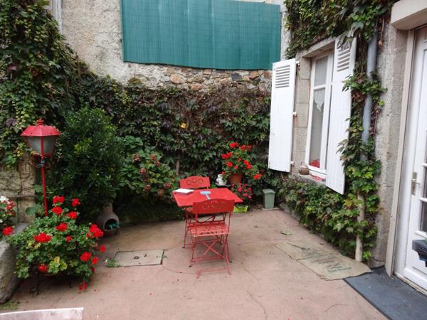 Grande maison de ville avec potentiel pour une chambre d'hôtes