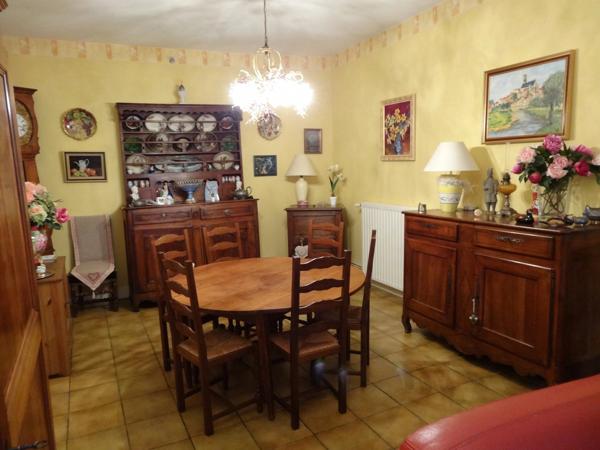 Grande maison de ville avec potentiel pour une chambre d'hôtes