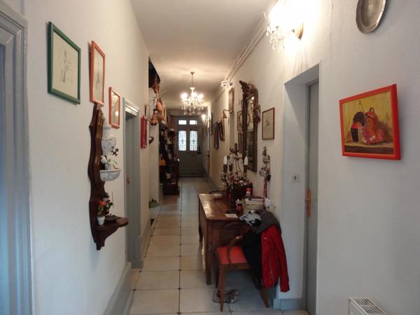 Grande maison de ville avec potentiel pour une chambre d'hôtes