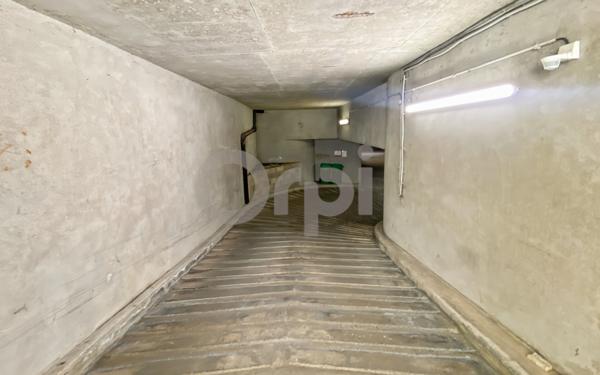 Stationnement à louer    10 m2 Paris 20