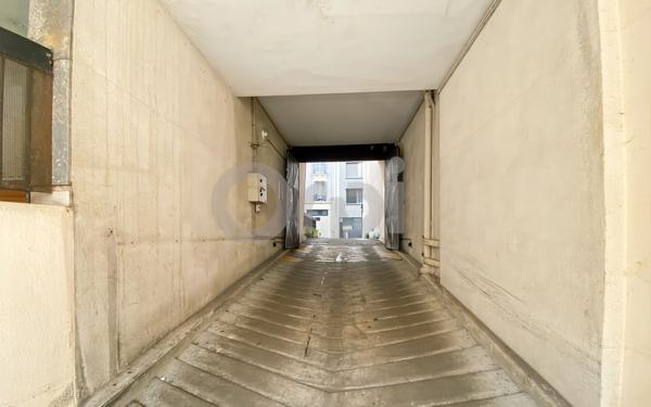 Stationnement à louer    10 m2 Paris 20