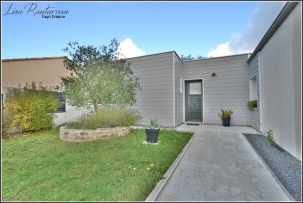 Maison à vendre - 5 chambres - bureau - double garage