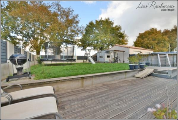 Maison à vendre - 5 chambres - bureau - double garage