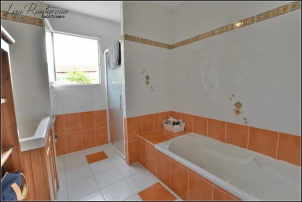 Maison à vendre - 5 chambres - bureau - double garage