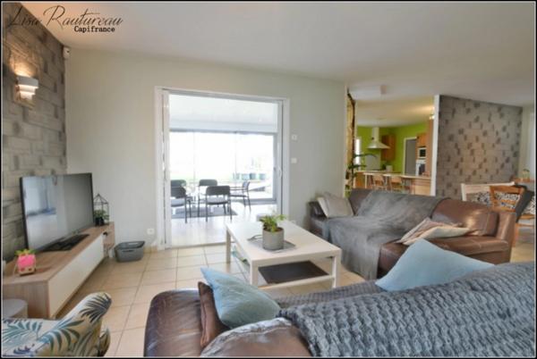 Maison à vendre - 5 chambres - bureau - double garage