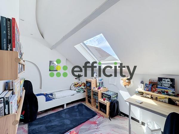 Maison
         7 pièces
        - 134 m² 548 000 € *