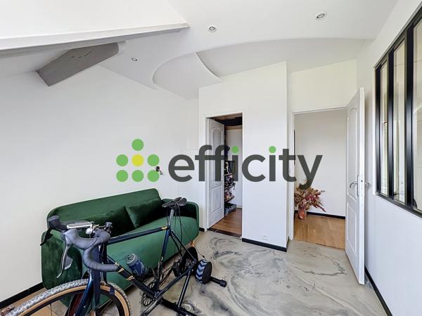Maison
         7 pièces
        - 134 m² 548 000 € *
