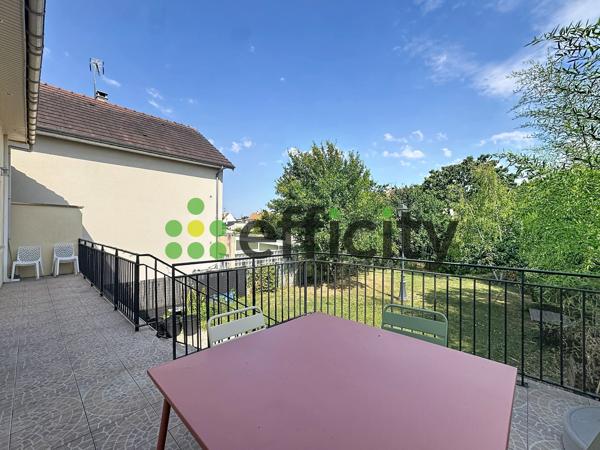 Maison
         7 pièces
        - 134 m² 548 000 € *