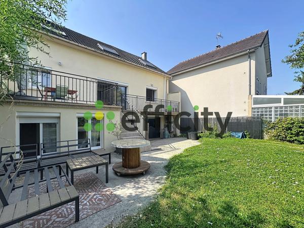 Maison
         7 pièces
        - 134 m² 548 000 € *