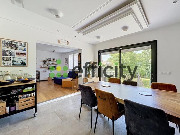 Maison
         7 pièces
        - 134 m² 548 000 € *